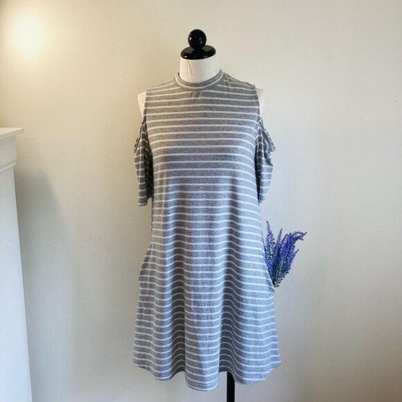 Gray & White Striped Cold Shoulder Casual Midi Dress By Simply Southern Size M - Picture 3 of 9
